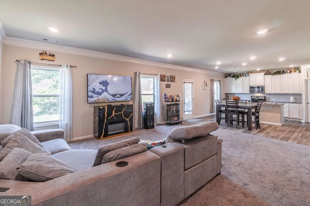103 Creekside Bluff WAY Auburn, GA 30011