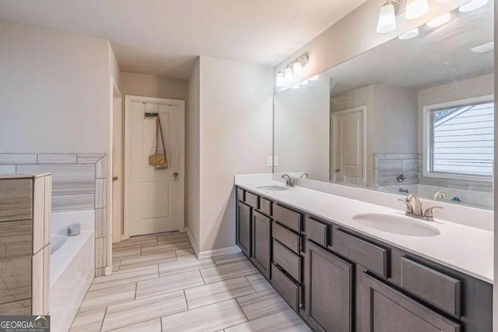103 Creekside Bluff WAY Auburn, GA 30011