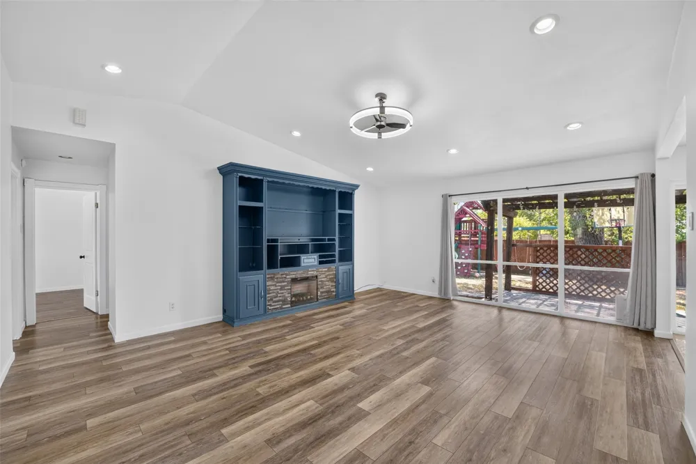 2130 Bowie Drive Carrollton, TX 75006