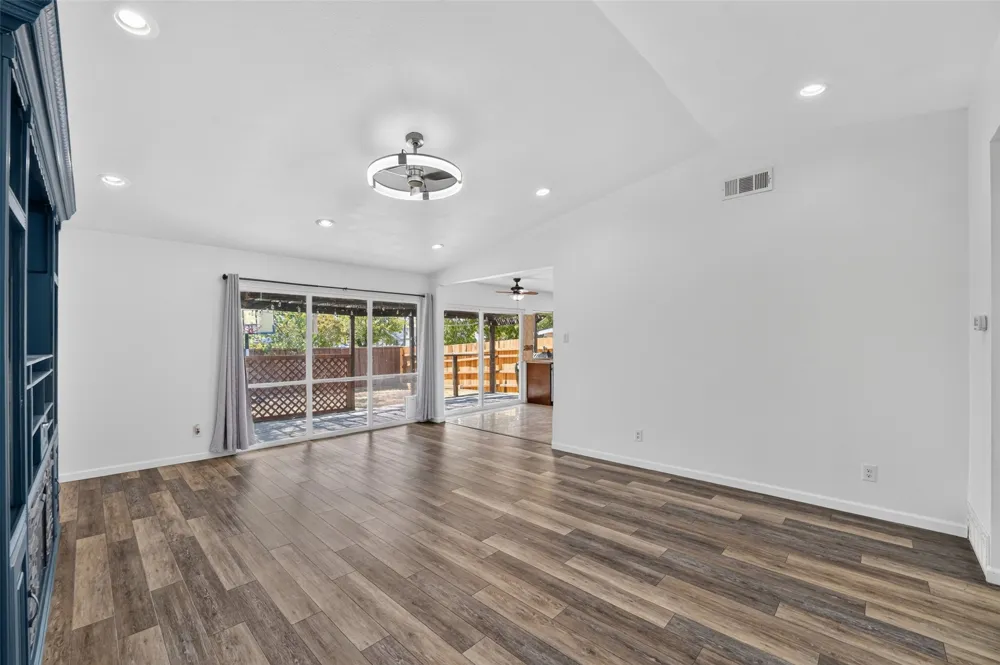 2130 Bowie Drive Carrollton, TX 75006