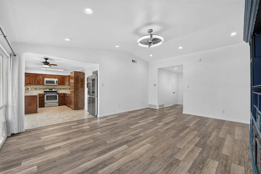 2130 Bowie Drive Carrollton, TX 75006