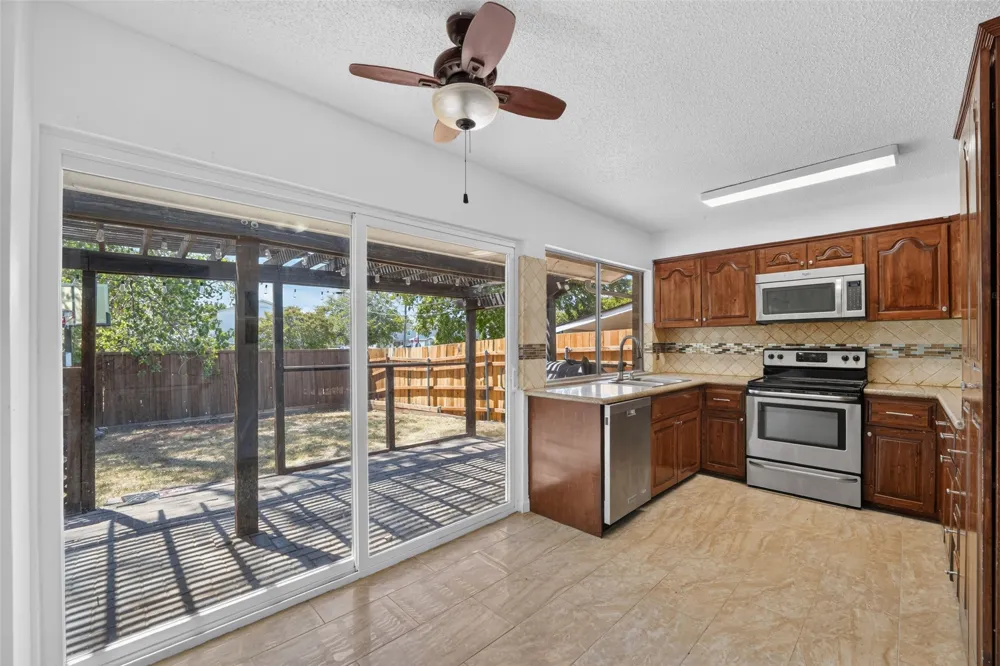 2130 Bowie Drive Carrollton, TX 75006