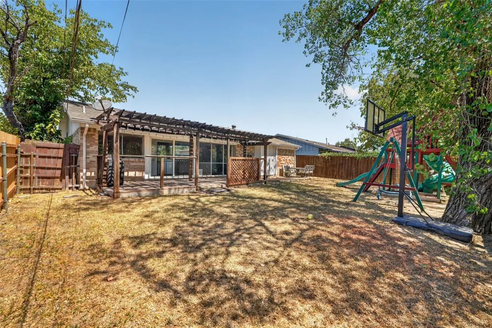 2130 Bowie Drive Carrollton, TX 75006