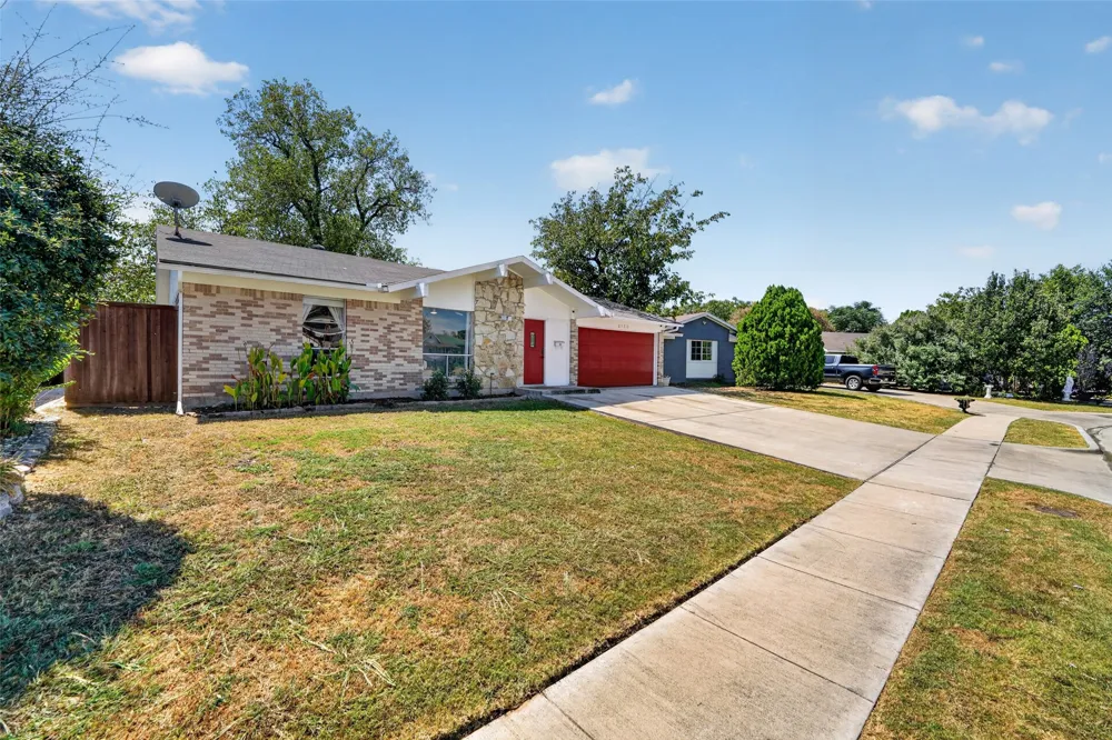2130 Bowie Drive Carrollton, TX 75006