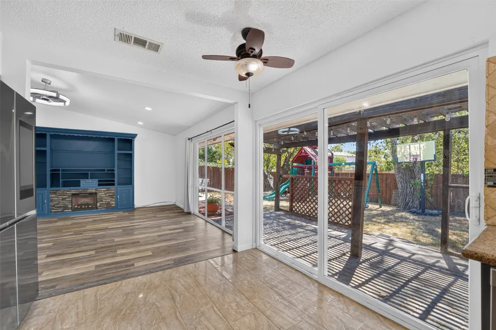 2130 Bowie Drive Carrollton, TX 75006