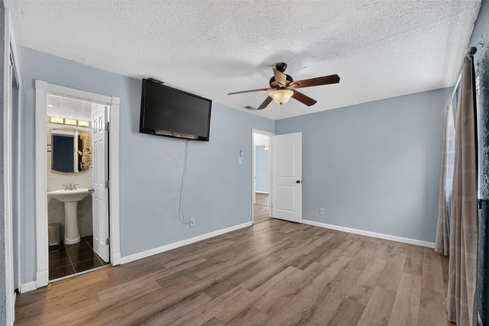 2130 Bowie Drive Carrollton, TX 75006