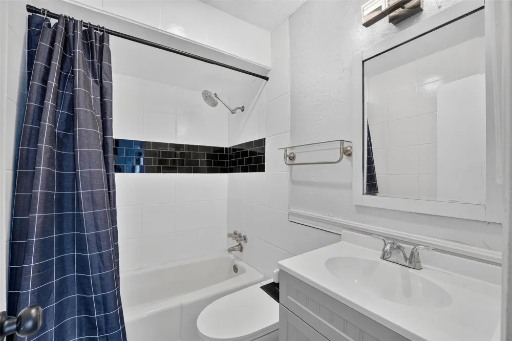 2130 Bowie Drive Carrollton, TX 75006