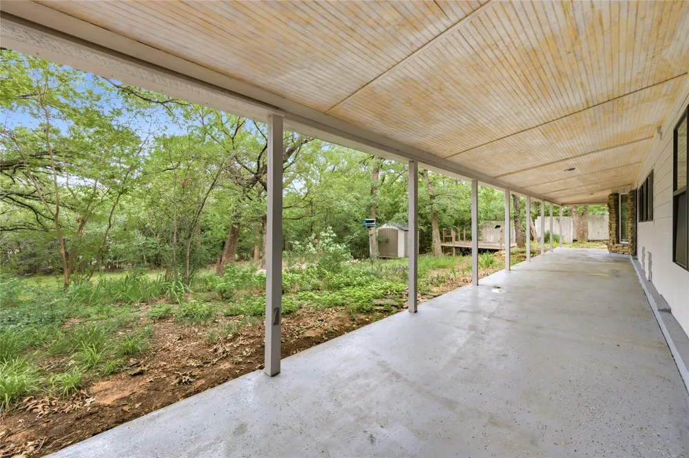 2127 Los Robles Street Grapevine, TX 76051