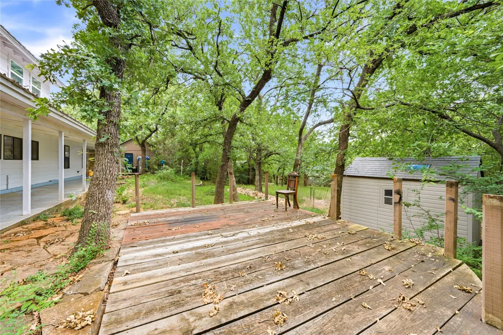 2127 Los Robles Street Grapevine, TX 76051