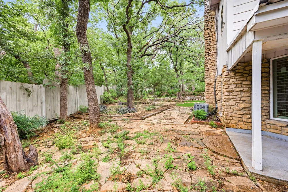 2127 Los Robles Street Grapevine, TX 76051