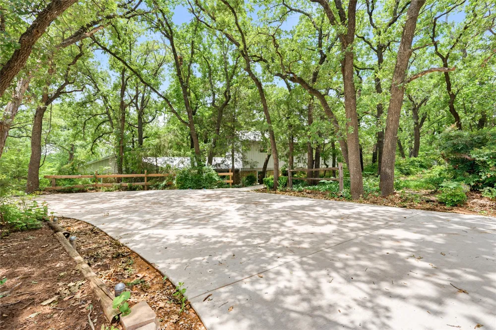 2127 Los Robles Street Grapevine, TX 76051