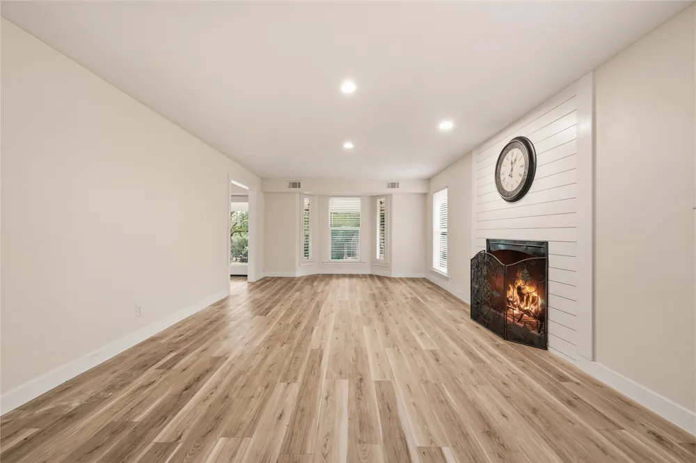 2127 Los Robles Street Grapevine, TX 76051