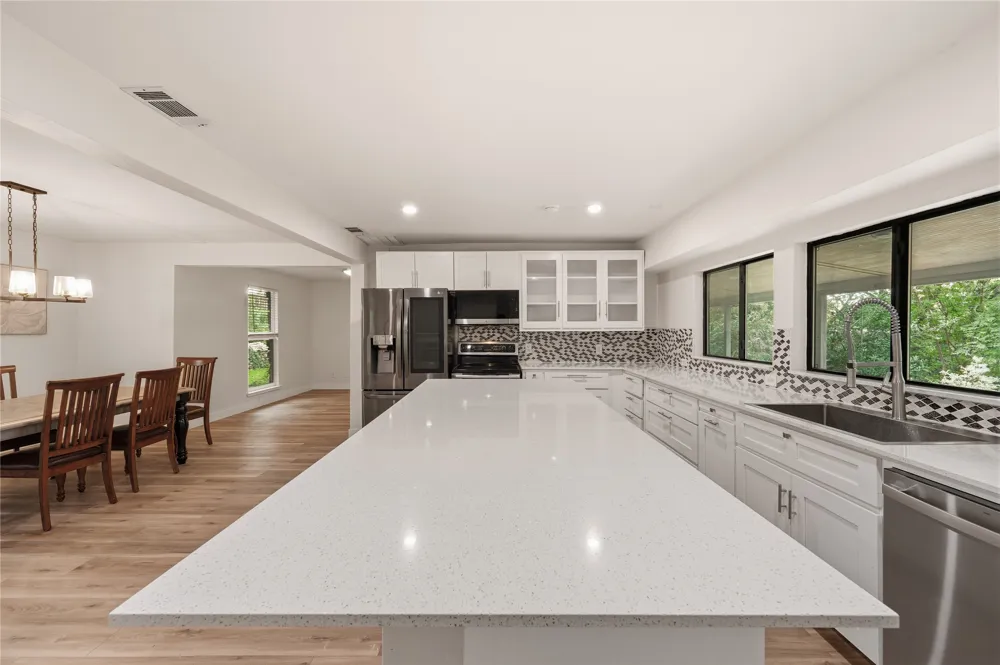 2127 Los Robles Street Grapevine, TX 76051