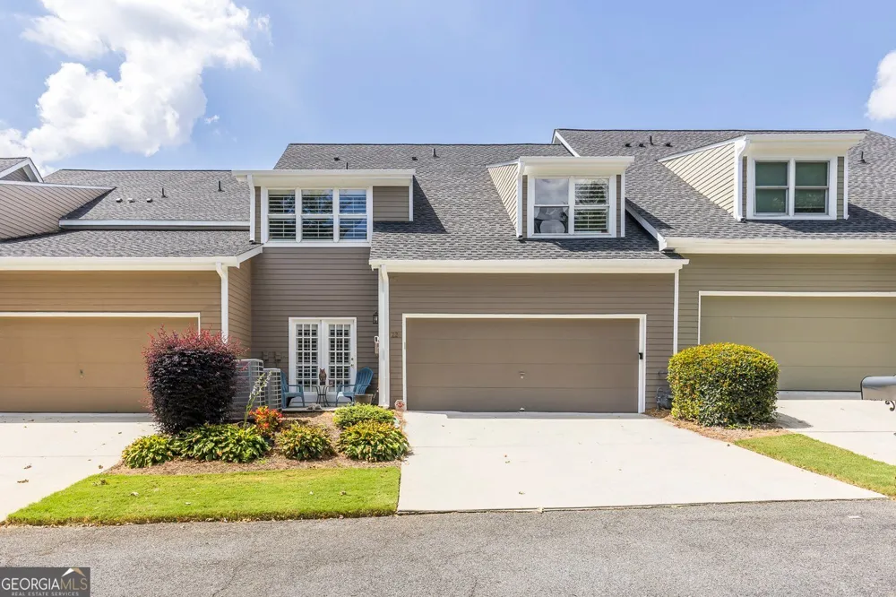 1220 Freedom LN Roswell, GA 30075