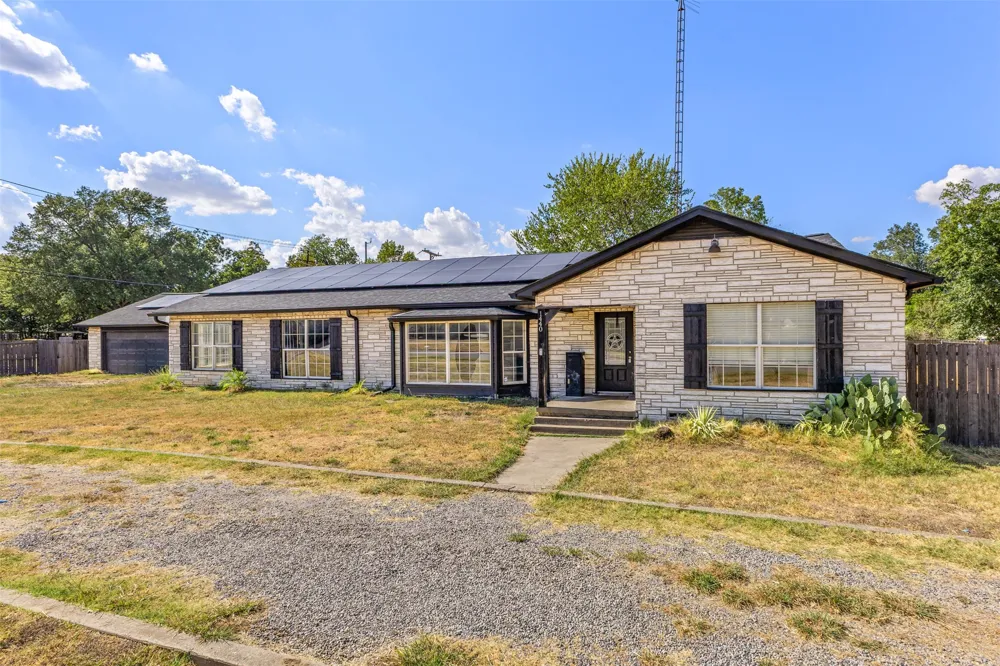 1440 Columbia Avenue Corsicana, TX 75110