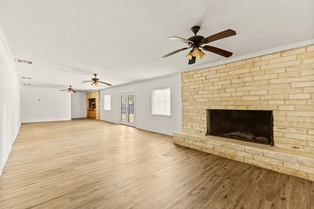 1440 Columbia Avenue Corsicana, TX 75110
