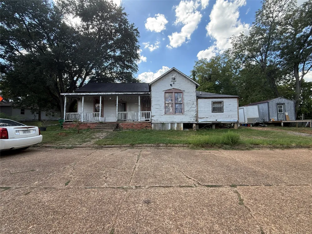 109 E Gooch Street Palestine, TX 75801