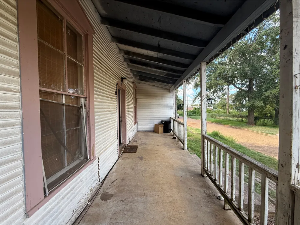 109 E Gooch Street Palestine, TX 75801
