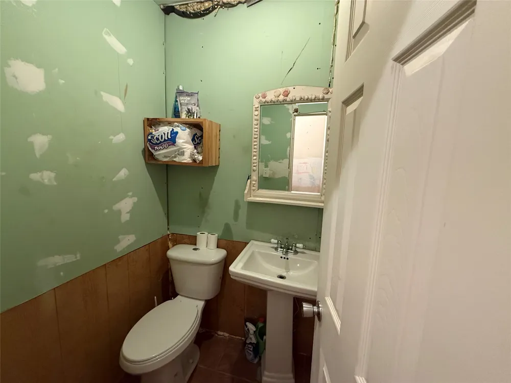 109 E Gooch Street Palestine, TX 75801