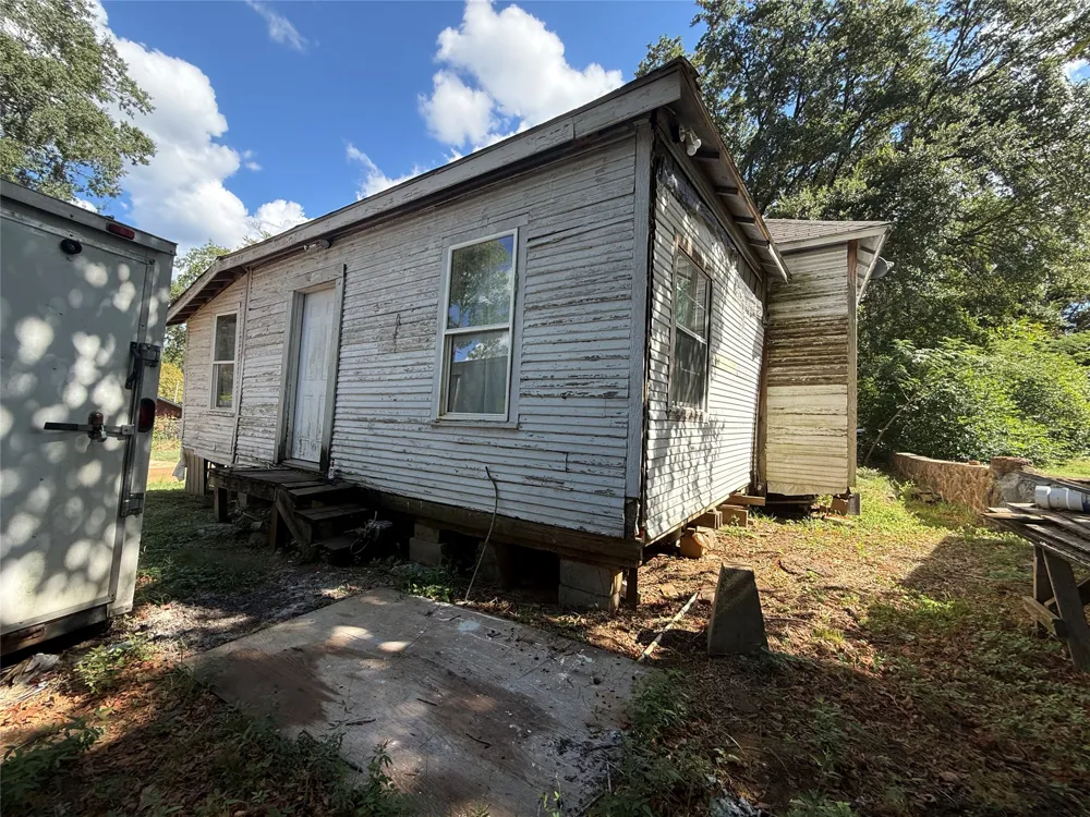 109 E Gooch Street Palestine, TX 75801