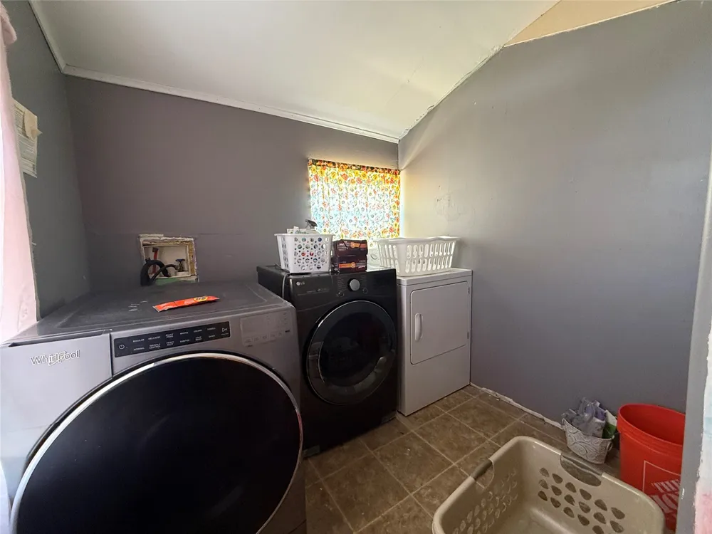 109 E Gooch Street Palestine, TX 75801