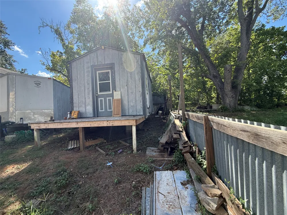 109 E Gooch Street Palestine, TX 75801