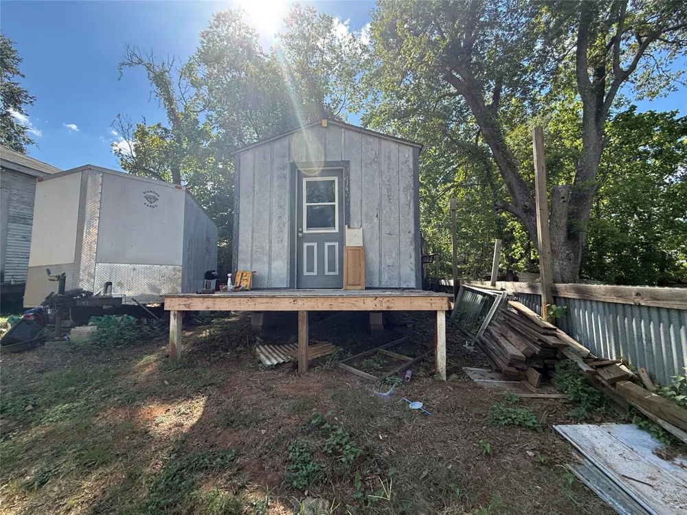 109 E Gooch Street Palestine, TX 75801