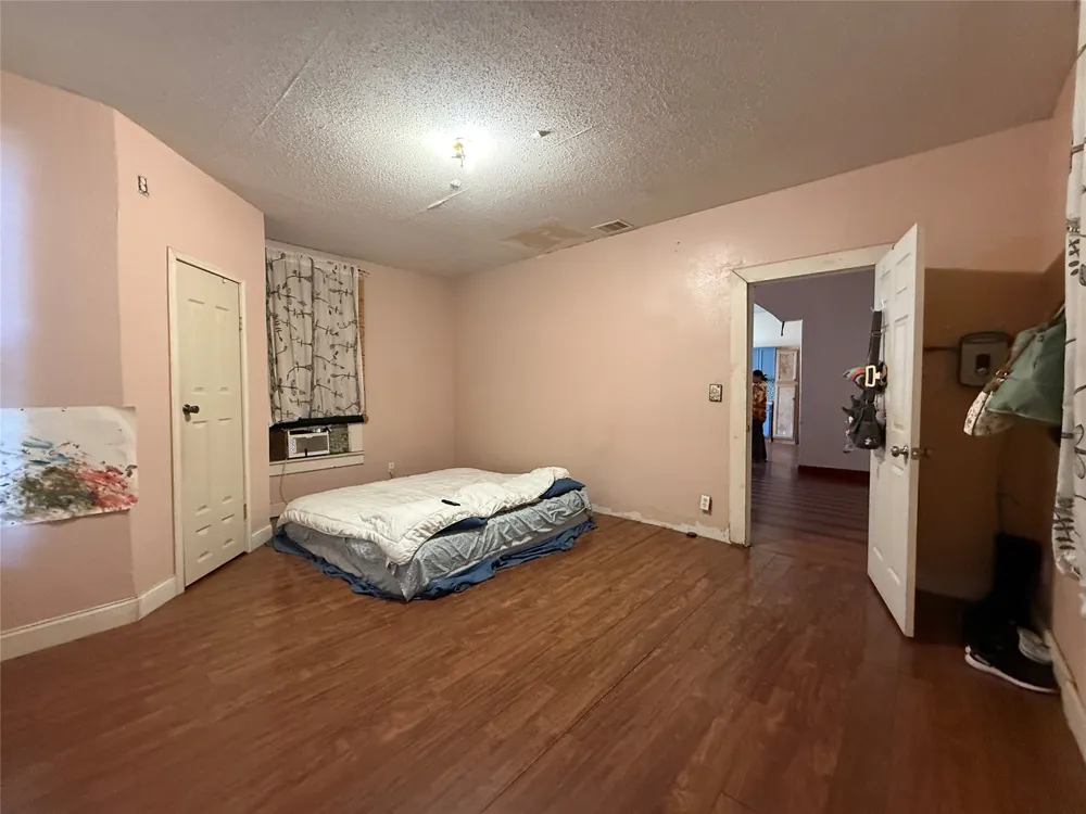 109 E Gooch Street Palestine, TX 75801