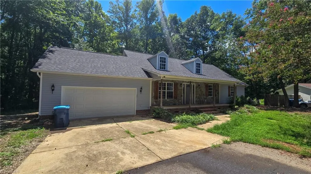 5607 Whispering Pines Drive Summerfield, NC 27358