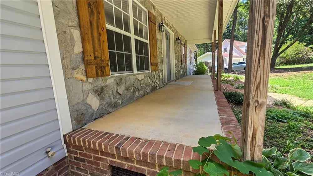 5607 Whispering Pines Drive Summerfield, NC 27358
