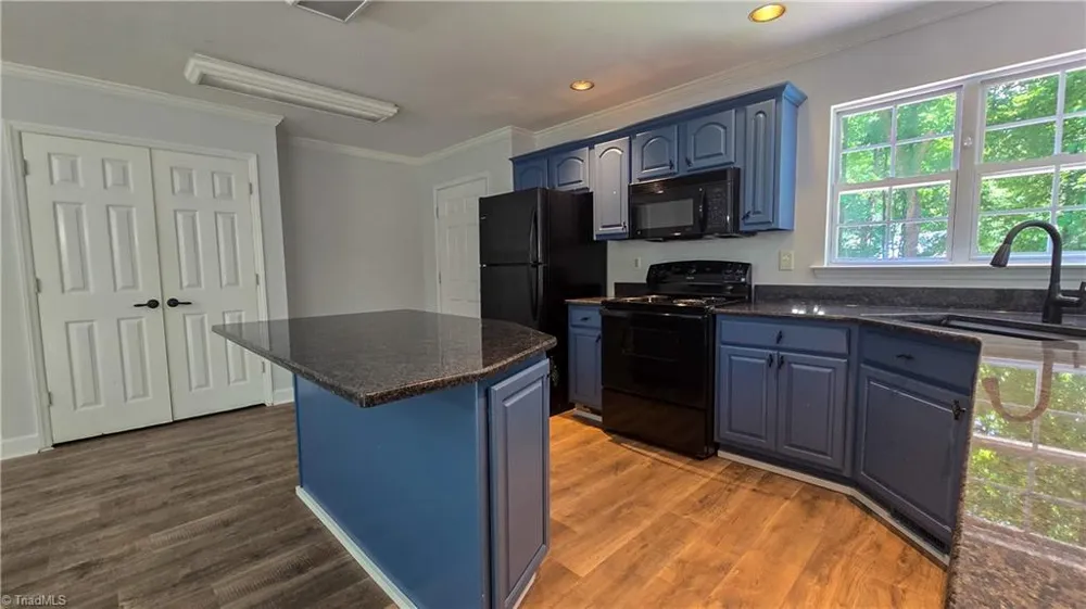 5607 Whispering Pines Drive Summerfield, NC 27358