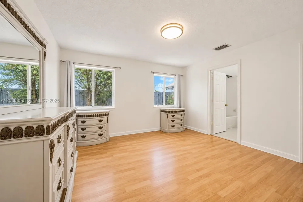 16525 SW 97th Ter Miami, FL 33196