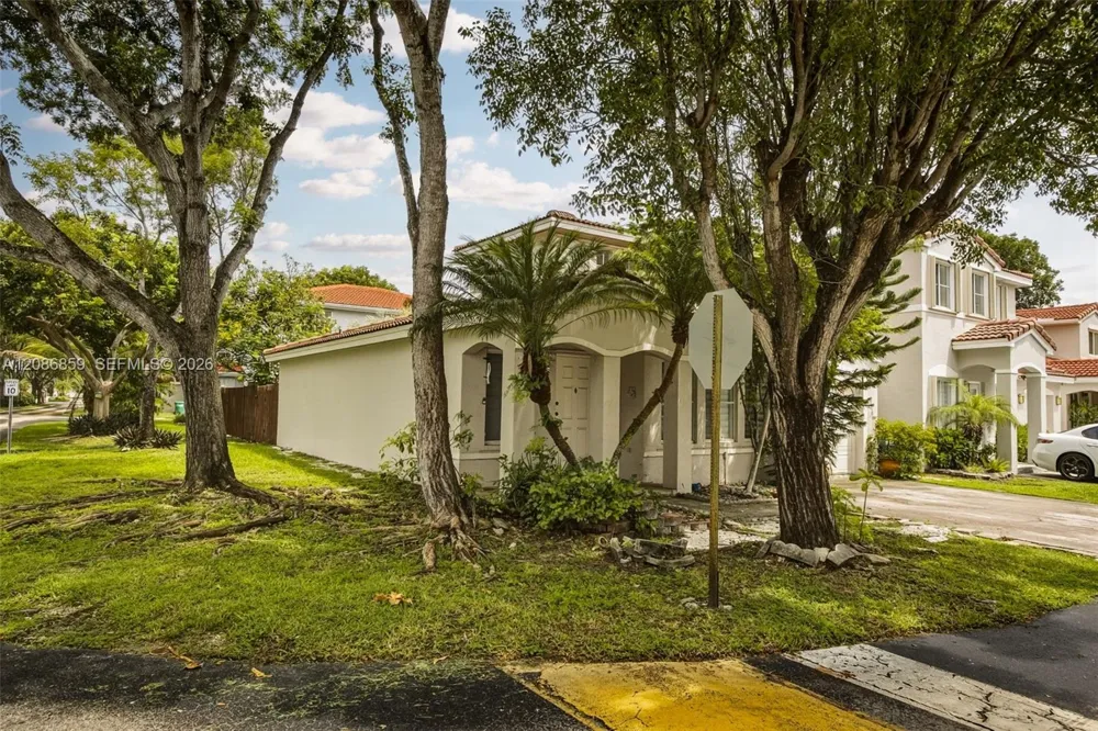 16525 SW 97th Ter Miami, FL 33196