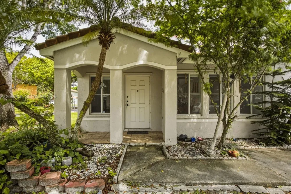 16525 SW 97th Ter Miami, FL 33196
