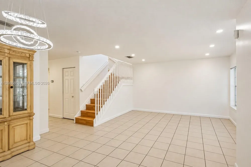 16525 SW 97th Ter Miami, FL 33196
