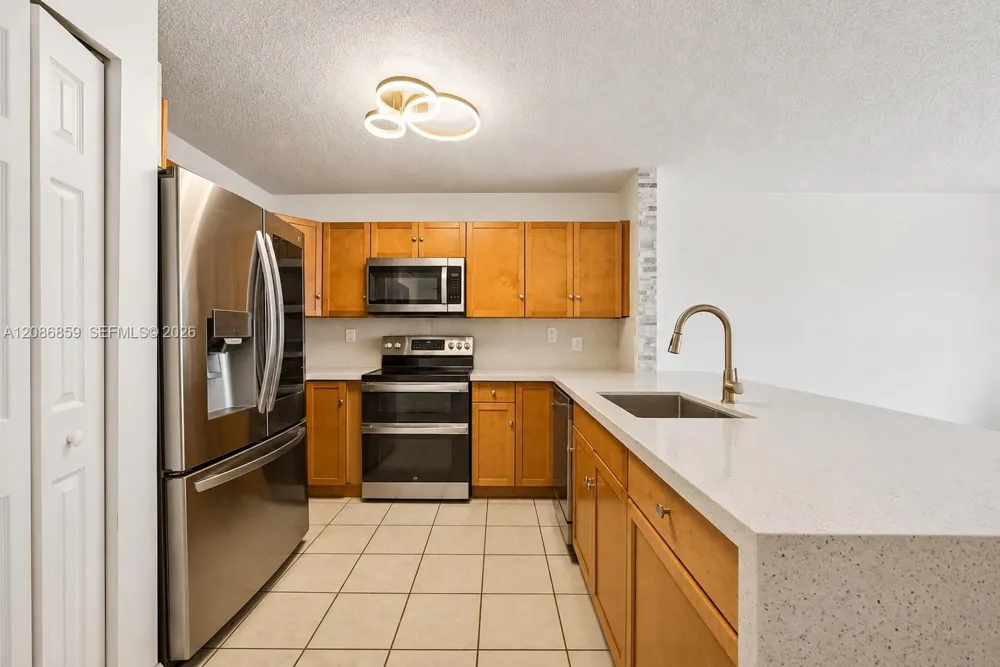 16525 SW 97th Ter Miami, FL 33196