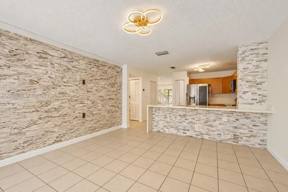 16525 SW 97th Ter Miami, FL 33196