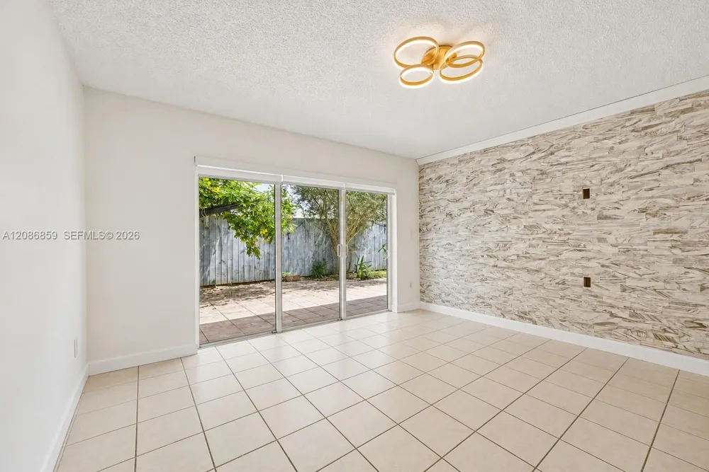 16525 SW 97th Ter Miami, FL 33196