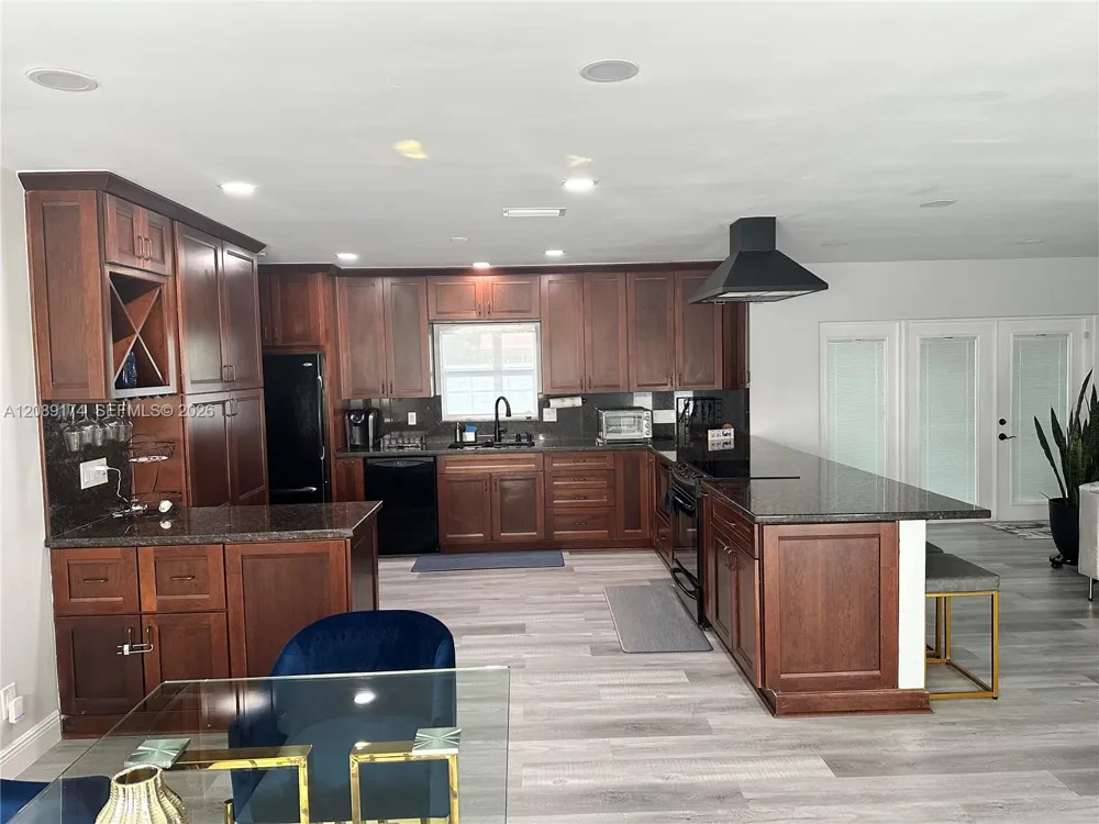 1711 50th Ave Hollywood, FL 33021