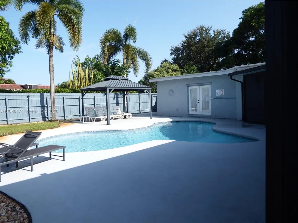 1711 50th Ave Hollywood, FL 33021