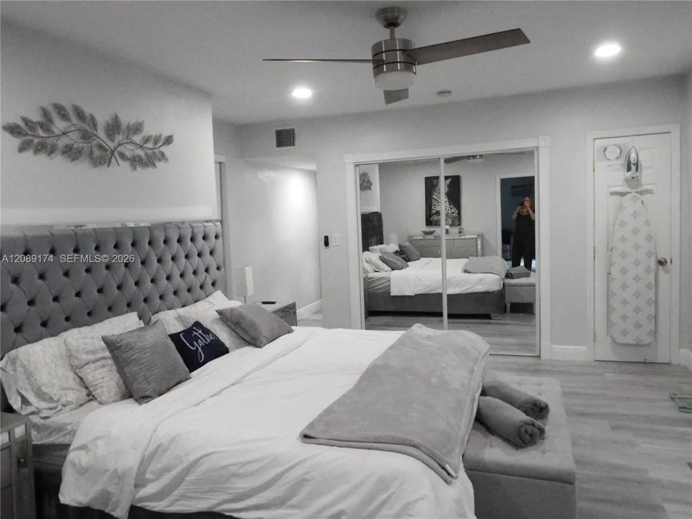 1711 50th Ave Hollywood, FL 33021