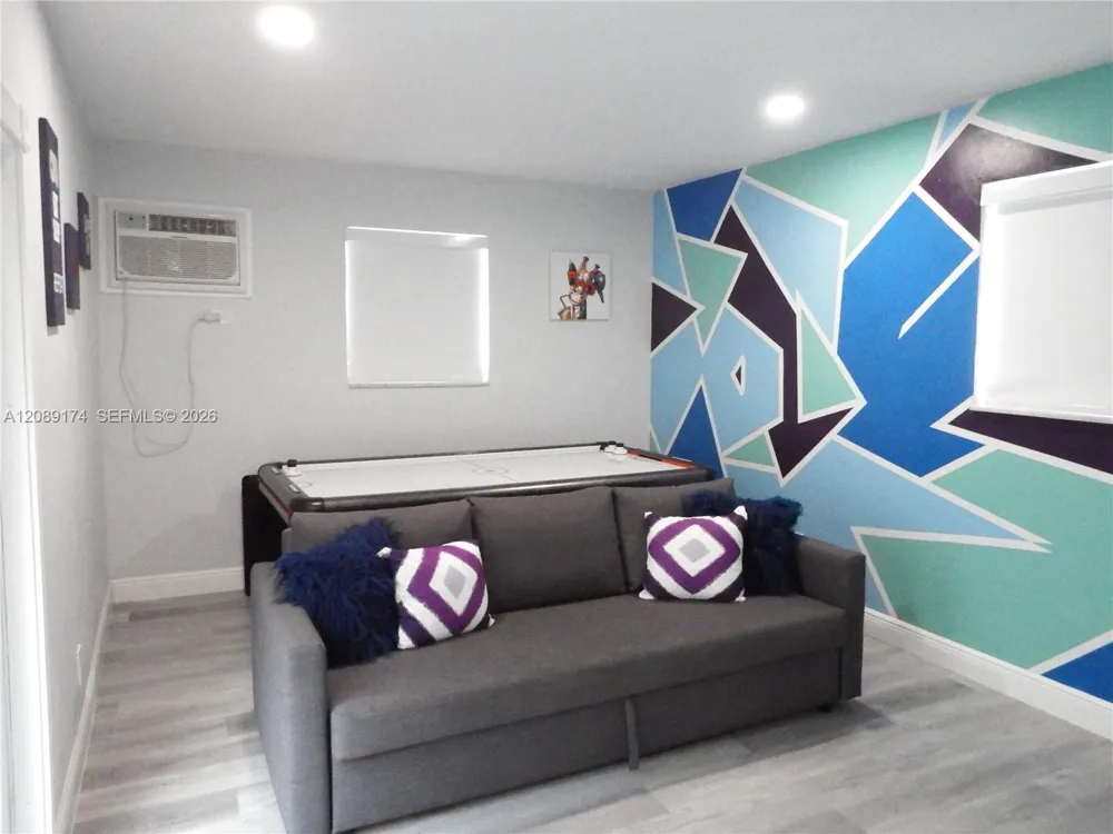 1711 50th Ave Hollywood, FL 33021