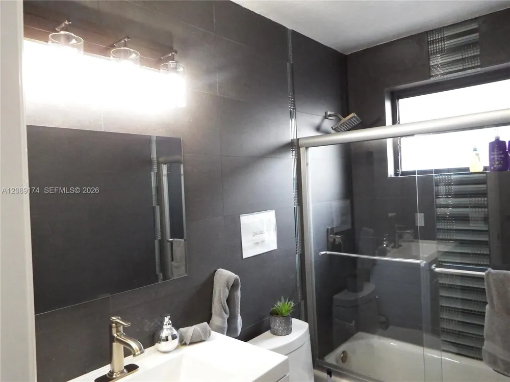 1711 50th Ave Hollywood, FL 33021