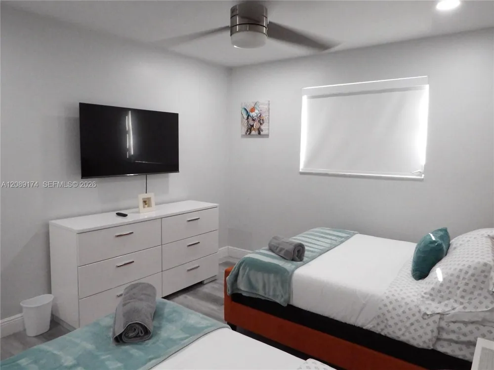 1711 50th Ave Hollywood, FL 33021