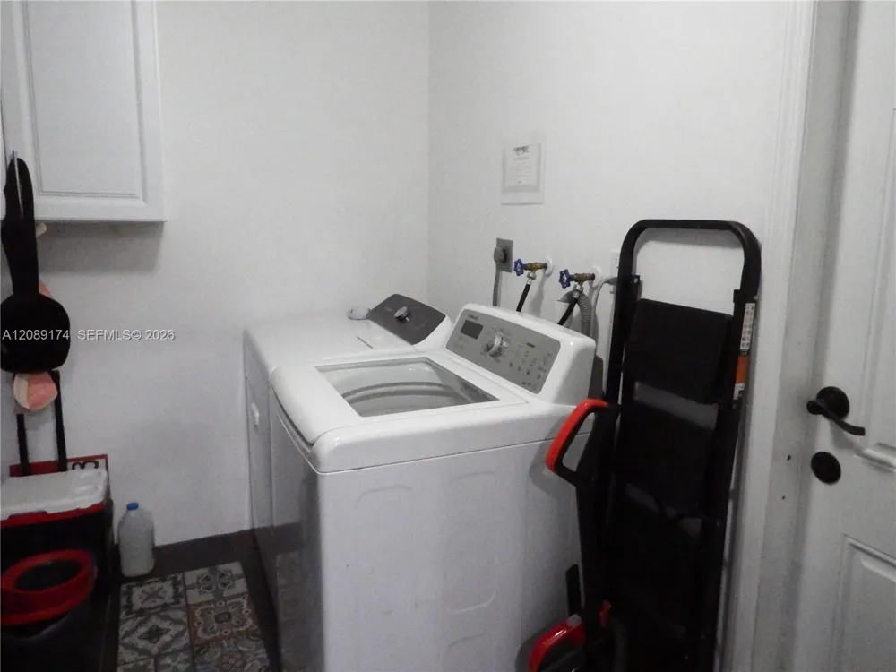 1711 50th Ave Hollywood, FL 33021