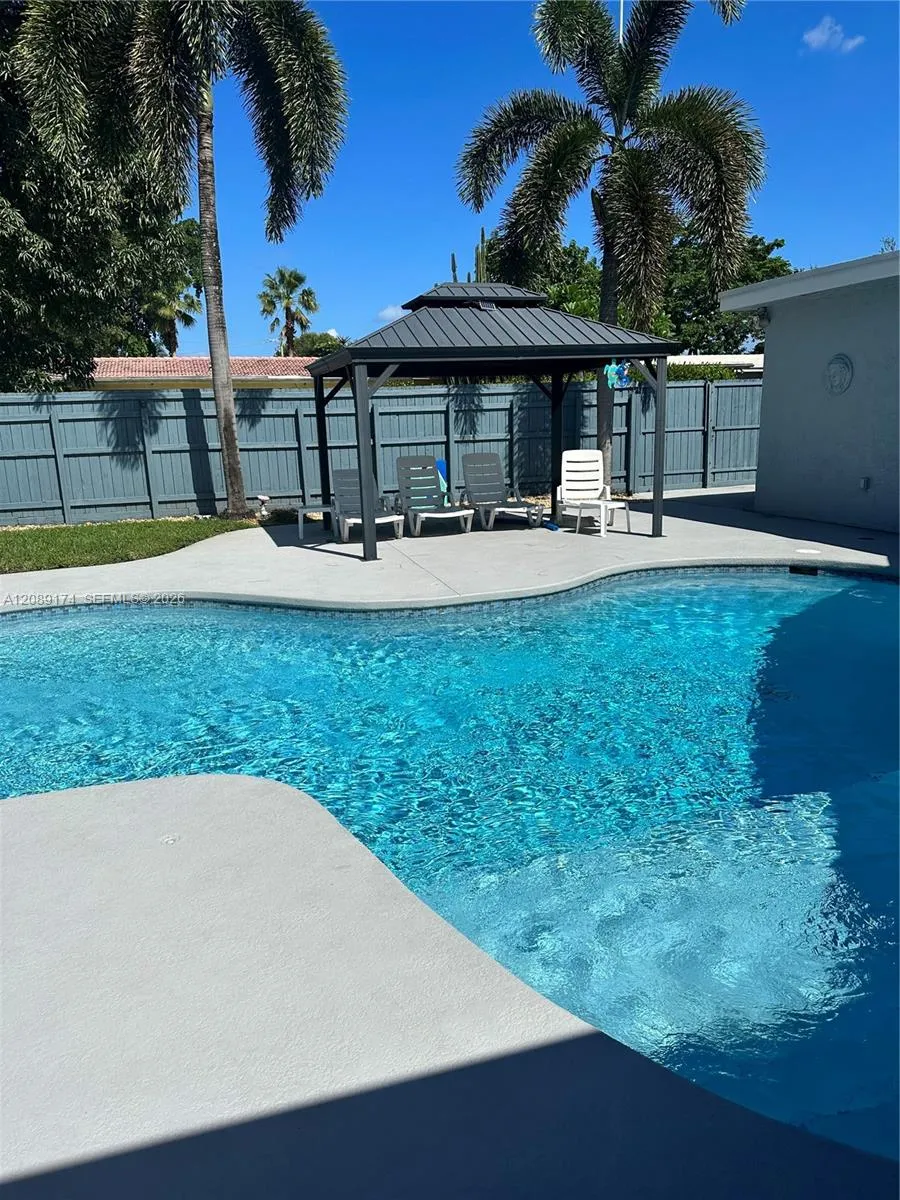 1711 50th Ave Hollywood, FL 33021