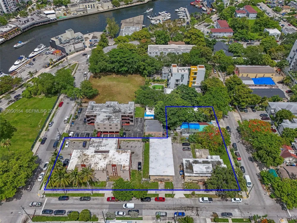 690 NW 3rd St Miami, FL 33128