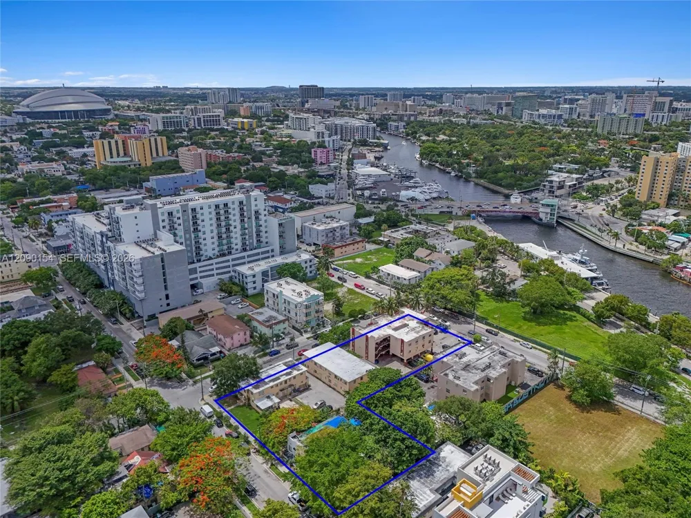 690 NW 3rd St Miami, FL 33128