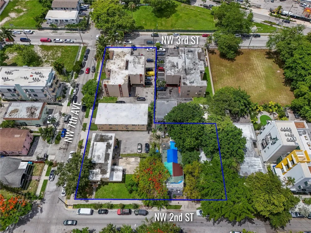 690 NW 3rd St Miami, FL 33128