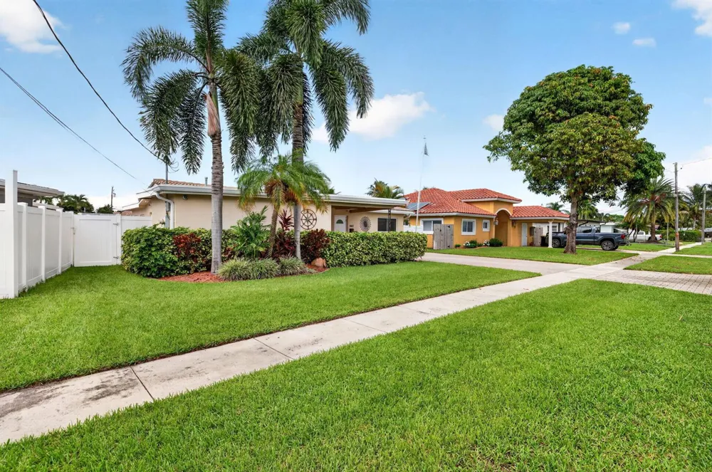 943 NAUTILUS Isle Dania Beach, FL 33004